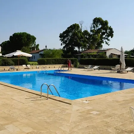 Apartment Sleeps 2 Pool Wifi T764329 *