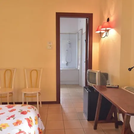 Sleeps 2 Pool Wifi T764329