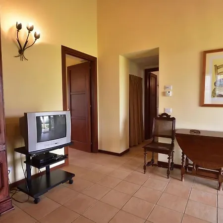 Apartment Sleeps 2 Pool Wifi T764329